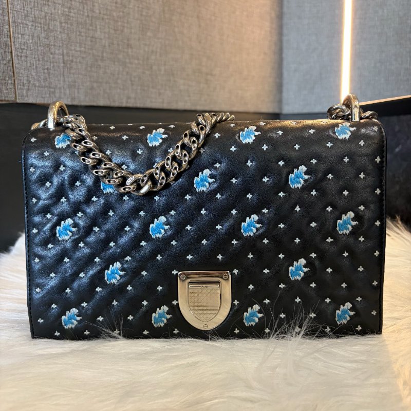 DIOR 小牛皮盾牌刺繡鏈包*黑色-0