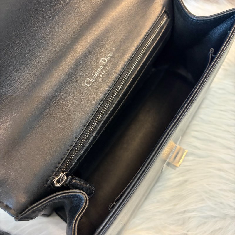 DIOR 小牛皮盾牌刺繡鏈包*黑色-4