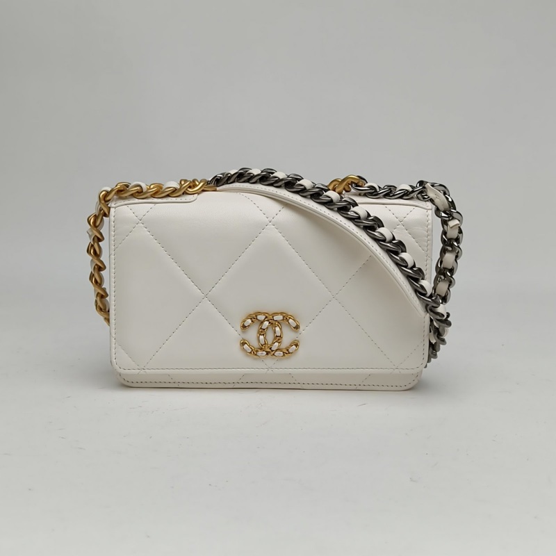 CHANEL 19BAG吸扣WOC19白色羊皮晶片金銀扣肩背包-0