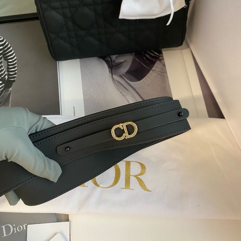Dior lady Dior so black
黑色 磨砂皮 四格戴妃包-7
