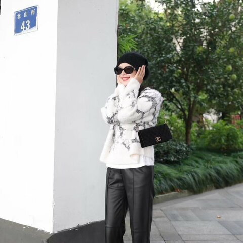Chanel 黑金菱格紋絲絨腋下包 22*11*6 98新配件塵袋