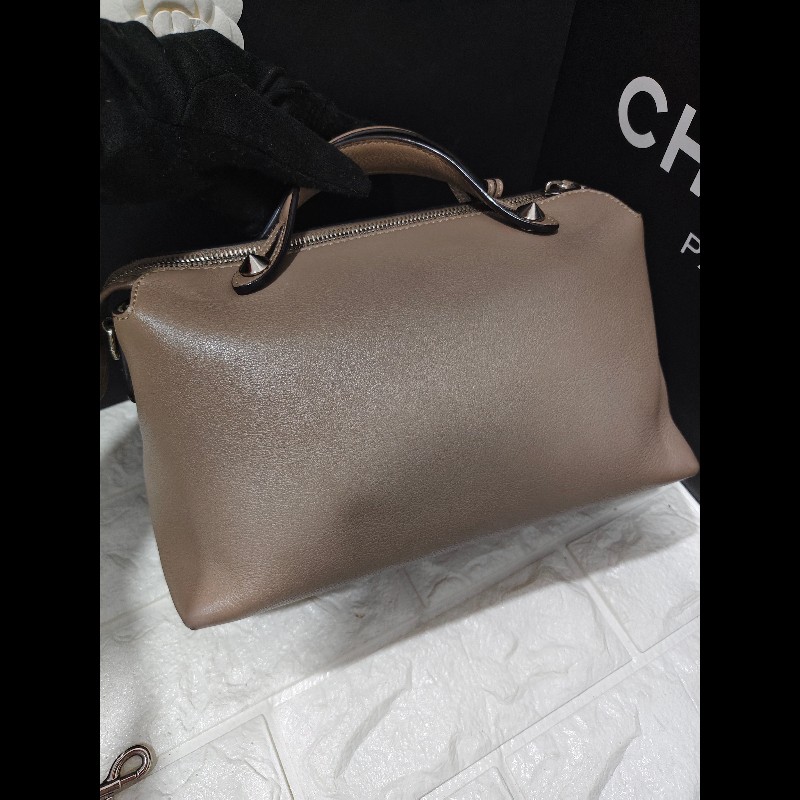 Fendi By The Way
中號手袋,棕色小牛皮-6
