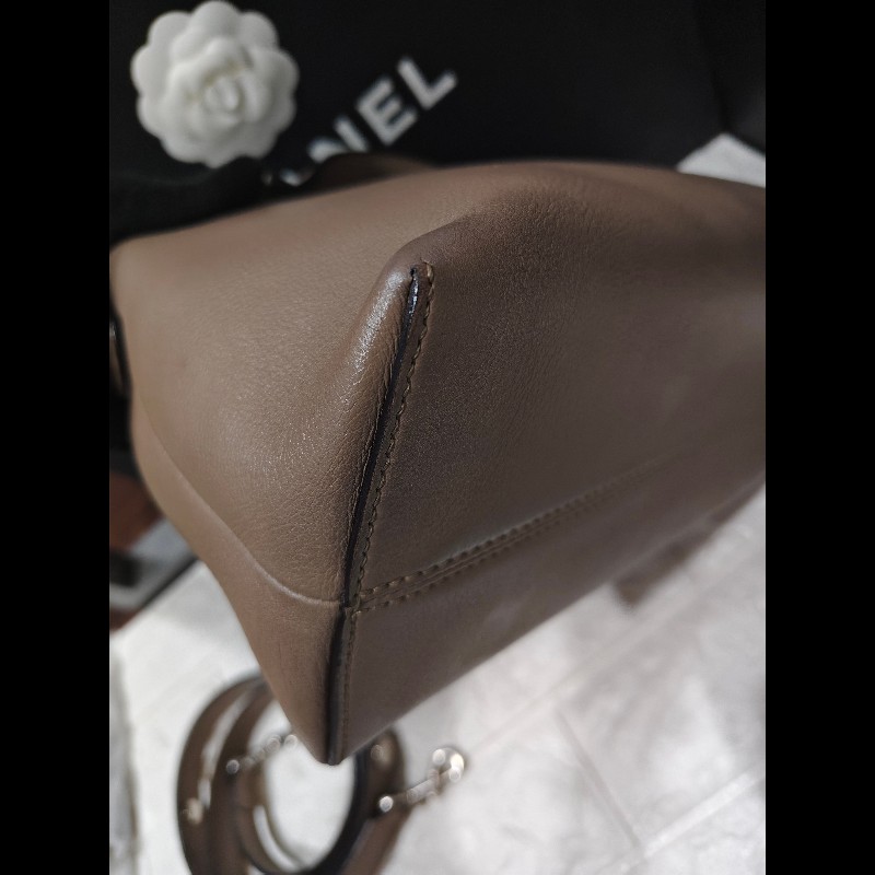 Fendi By The Way
中號手袋,棕色小牛皮-9