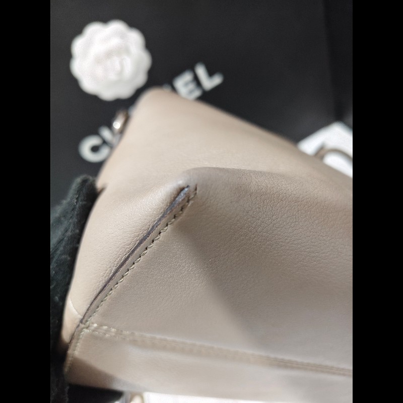 Fendi By The Way
中號手袋,棕色小牛皮-11