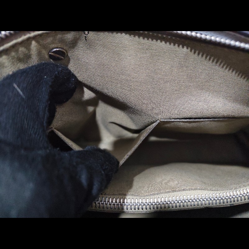 Fendi By The Way
中號手袋,棕色小牛皮-16