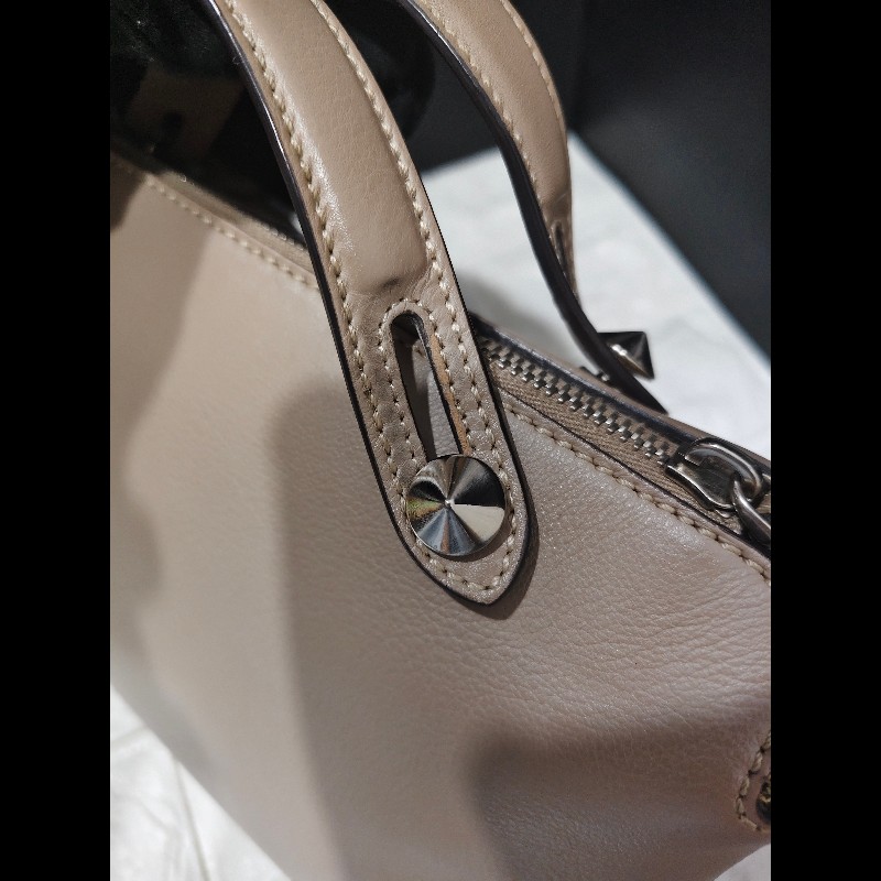 Fendi By The Way
中號手袋,棕色小牛皮-18