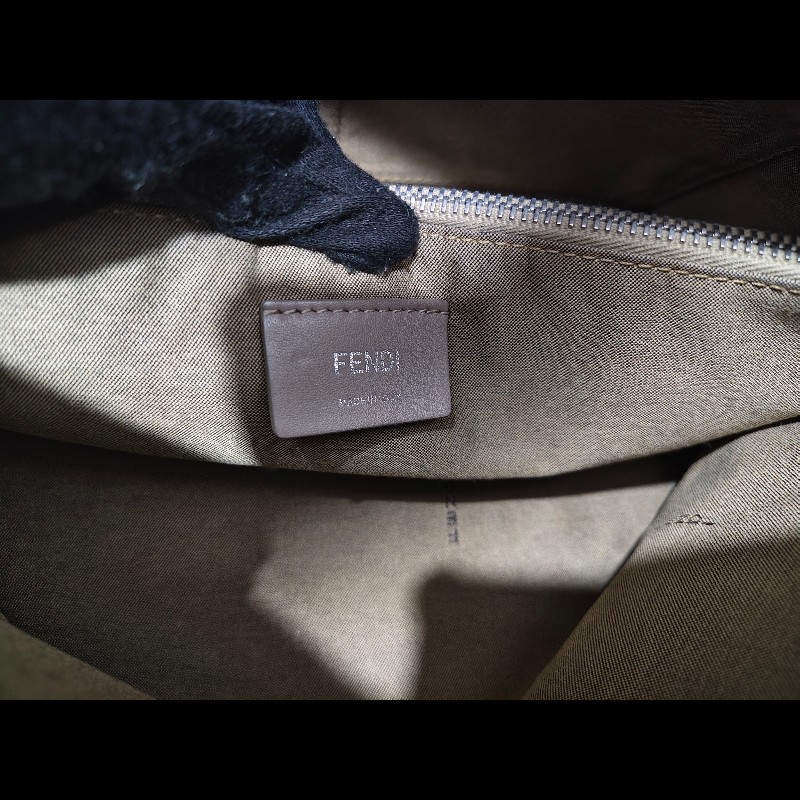 Fendi By The Way
中號手袋,棕色小牛皮-29