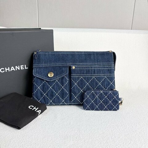Chanel 丹寧二合一手拿包  深藍色 金扣 牛仔布 30*20*5 99新配件塵袋 子袋
