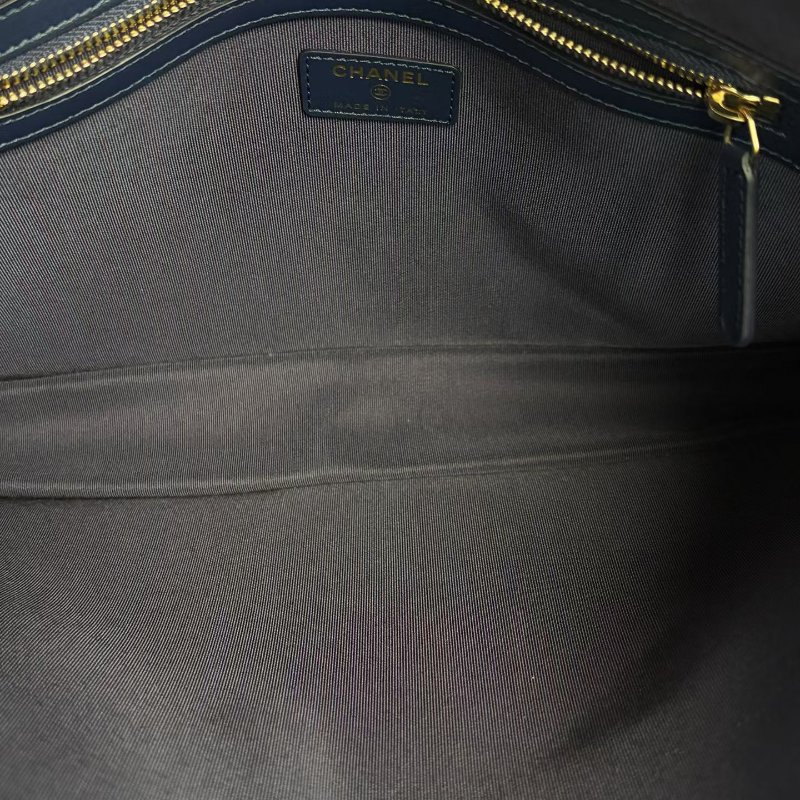Chanel 丹寧二合一手拿包 深藍色 金扣 牛仔布 30*20*5 99新配件塵袋 子袋-5