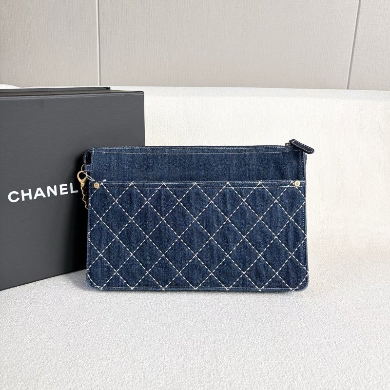 Chanel 丹寧二合一手拿包 深藍色 金扣 牛仔布 30*20*5 99新配件塵袋 子袋-6