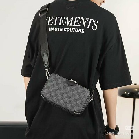 LV 黑棋盤格相機包  芯片款  18*11*6 99新配件塵袋 肩帶