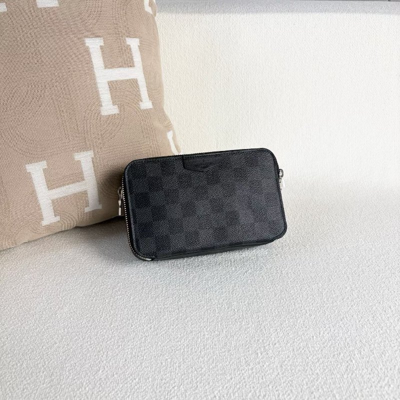 LV 黑棋盤格相機包 芯片款 18*11*6 99新配件塵袋 肩帶-2