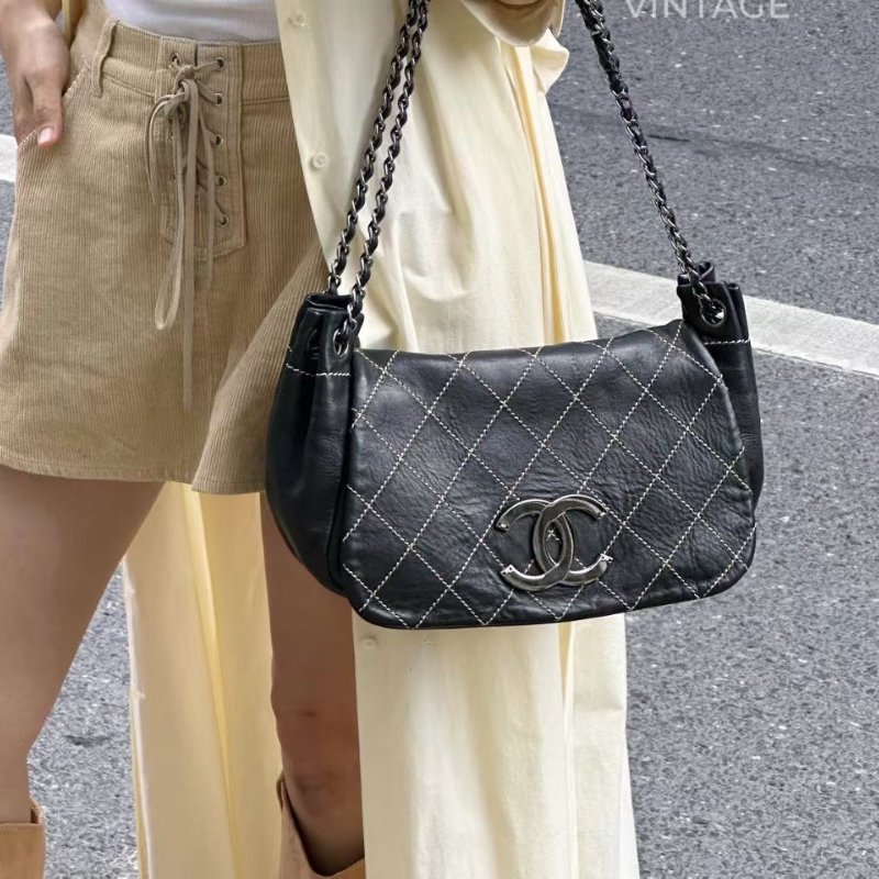 Chanel 黑銀外縫線大logo機場包 牛皮 30*19*12 98新配件塵袋-0