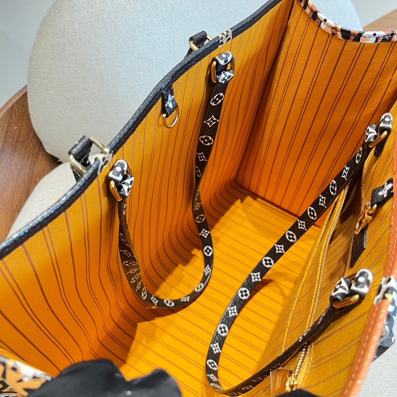 LV 限定叢林系列大號onthego單肩包 芯片款-6