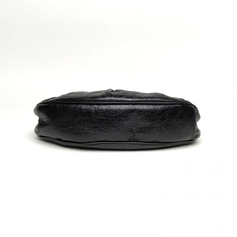 BALENCIAGA LeCagole機車月牙包黑色羊皮肩背包-3