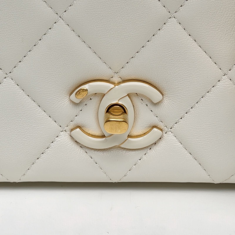 CHANEL 白色羊皮晶片琺瑯扣24A粉色口蓋包單肩包-4