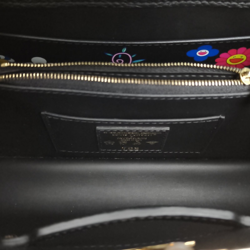 LOUIS VUITTON CapucinesBB黑色牛皮晶片花朵吊墜肩背包-5