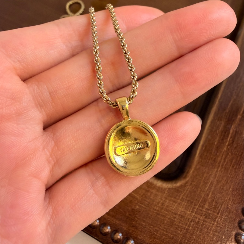Valentino 圓牌鍍金項鍊 水鑽 v logo 閃石-9