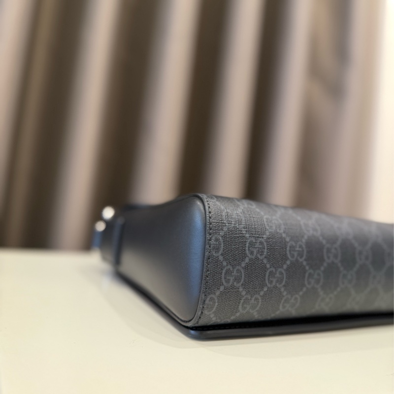 (極新甜價)Gucci GG Supreme黑灰帆布皮革掀蓋斜揹包-5