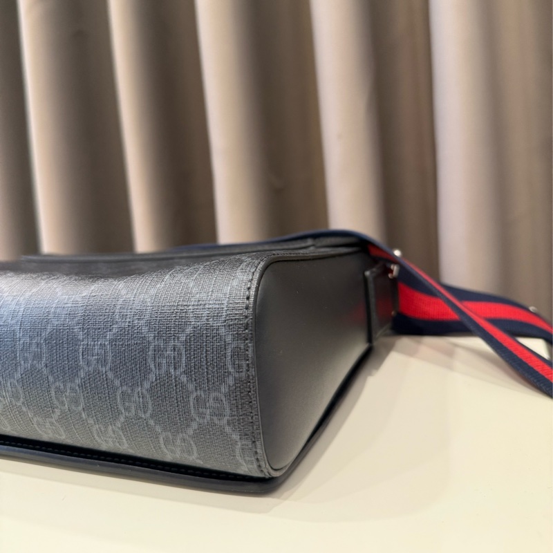 (極新甜價)Gucci GG Supreme黑灰帆布皮革掀蓋斜揹包-6