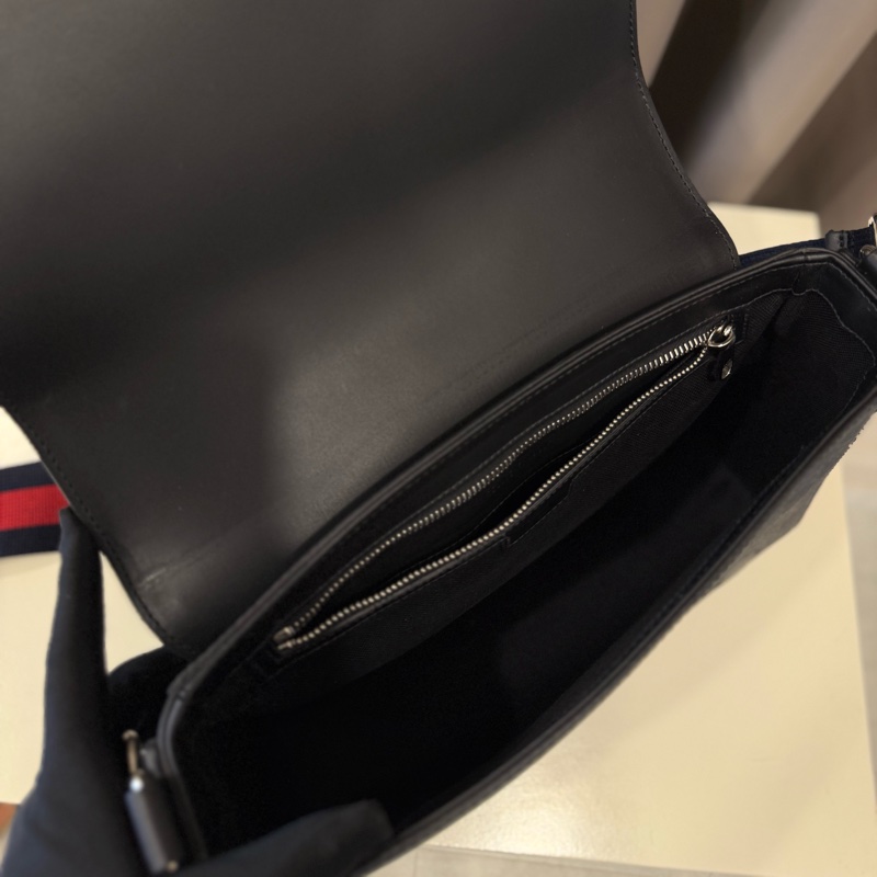 (極新甜價)Gucci GG Supreme黑灰帆布皮革掀蓋斜揹包-7