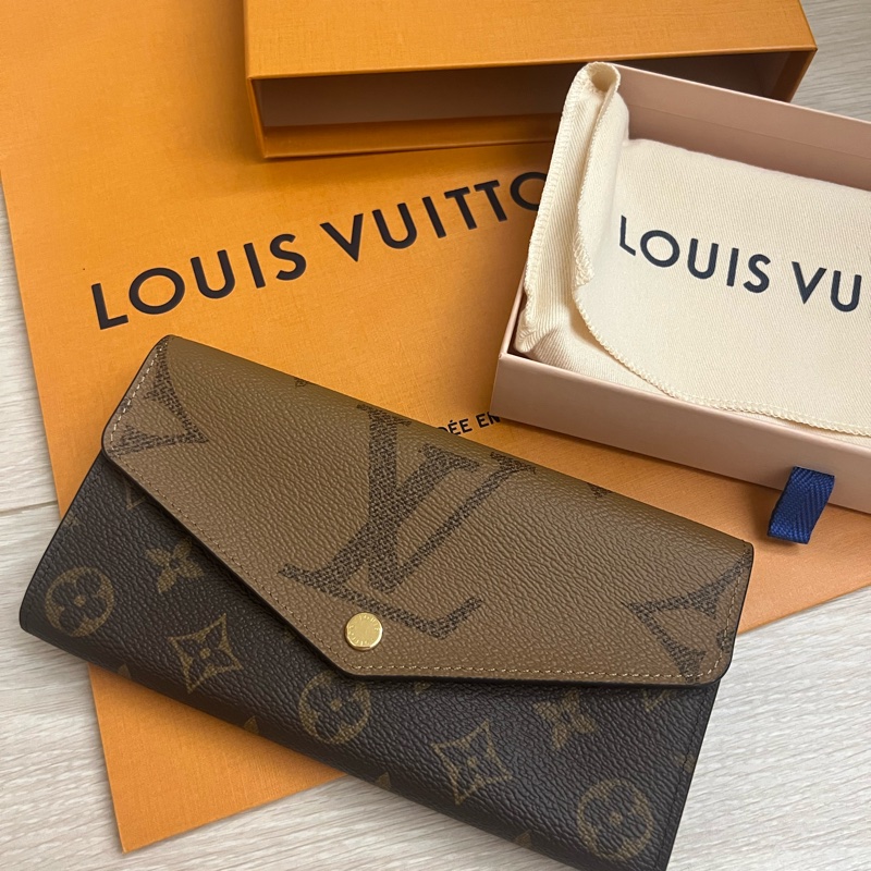 Louis Vuitton Sarah Wallet Monogram Reverse Giant Canvas M80726-0