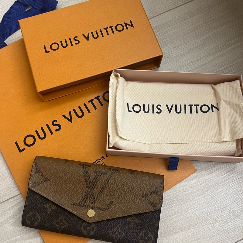 Louis Vuitton Sarah Wallet Monogram Reverse Giant Canvas M80726-1