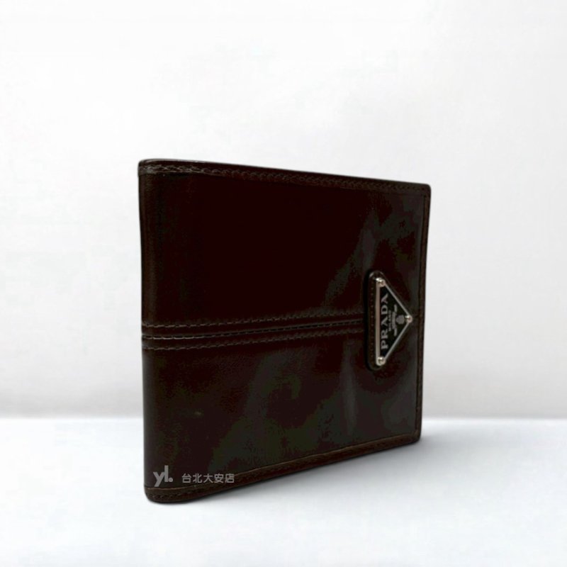 A13231-PRADA 咖啡色油蠟小牛皮三角標誌對開短夾2MO513_2CX7_F0161-1