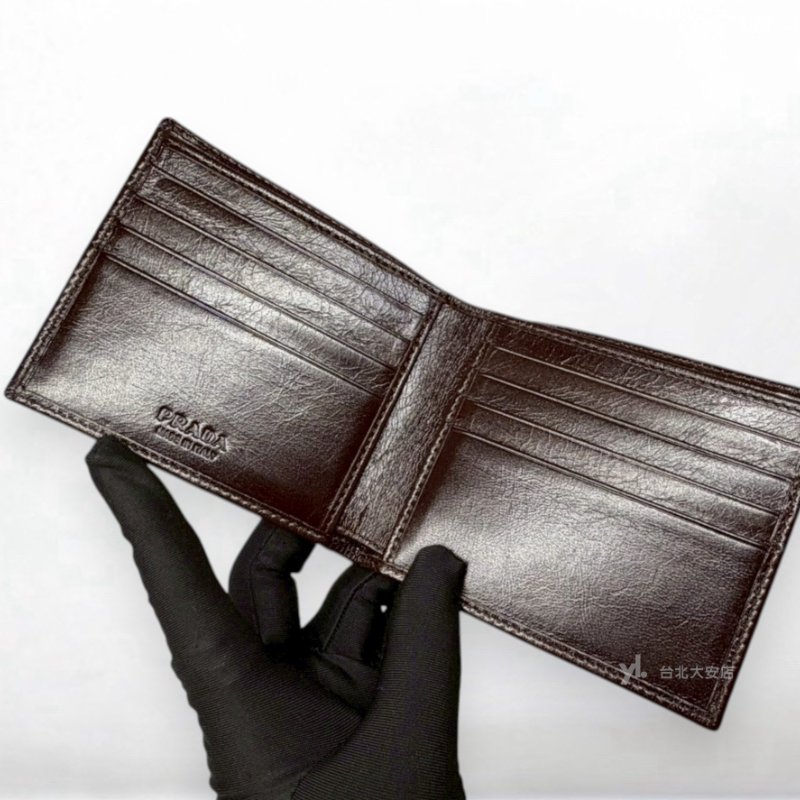A13231-PRADA 咖啡色油蠟小牛皮三角標誌對開短夾2MO513_2CX7_F0161-5