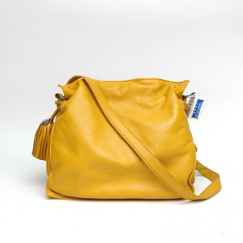 LOEWE 黃色羊皮銀扣流蘇福袋肩背包-2