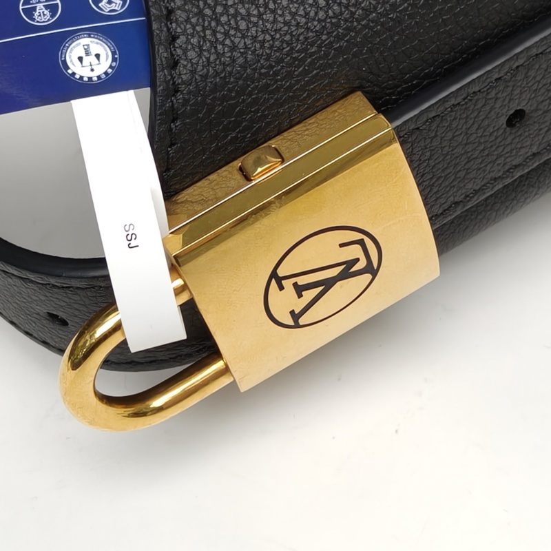 LOUIS VUITTON 黑色牛皮金扣晶片Lowkeyhobo側面鎖頭單肩包-4