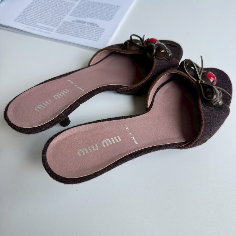 ◡̎ 復古ෆ可愛◡̎ MIUMIU黑色拚紅色高跟涼鞋35.5-1