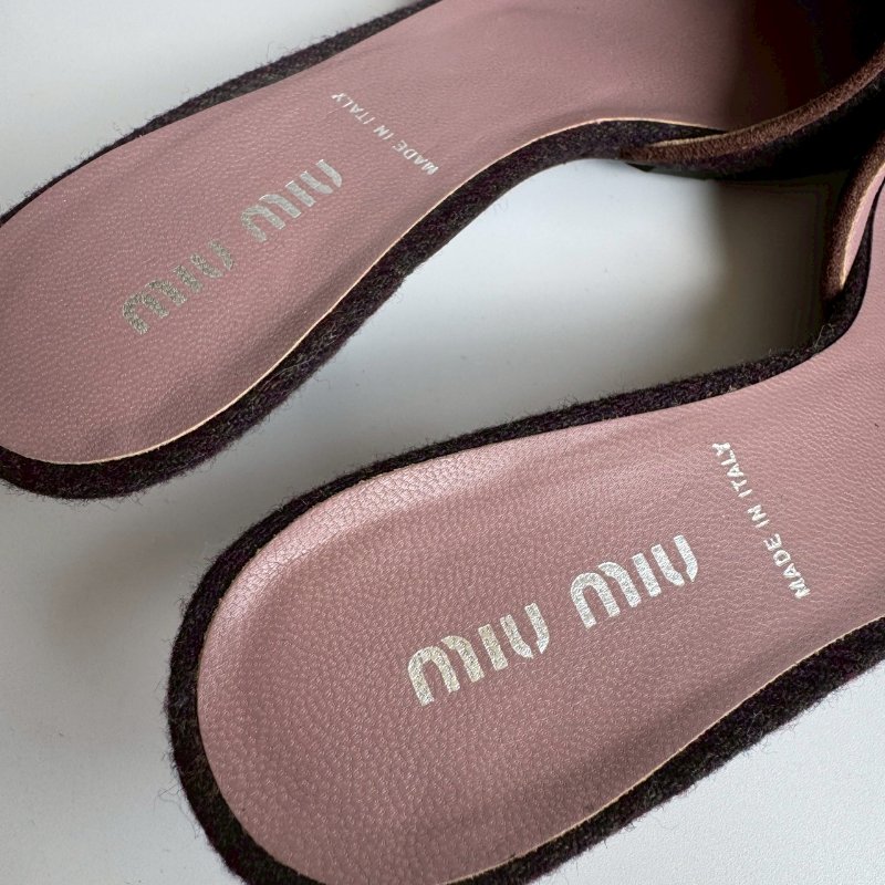 ◡̎ 復古ෆ可愛◡̎ MIUMIU黑色拚紅色高跟涼鞋35.5-3