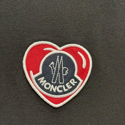 💎Han's house精品服飾💎moncler 立體刺繡 LOGO 短 T 黑 現貨 L XL 原價11000-3
