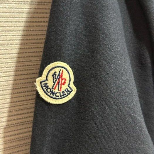 💎Han's house精品服飾💎moncler 立體刺繡 LOGO 短 T 黑 現貨 L XL 原價11000-6