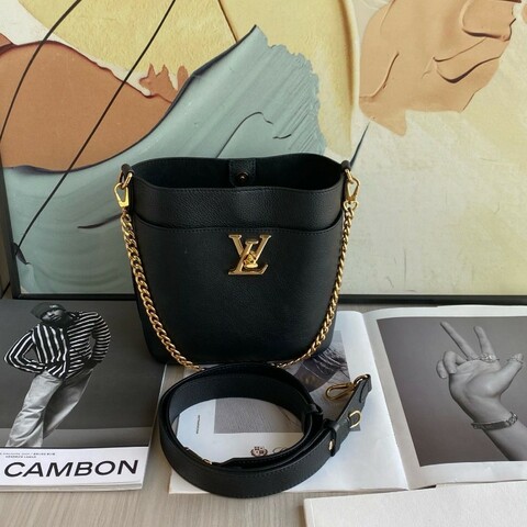 LV Lock and walk
黑色水桶單肩斜挎包