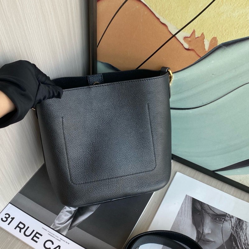 LV Lock and walk
黑色水桶單肩斜挎包-3