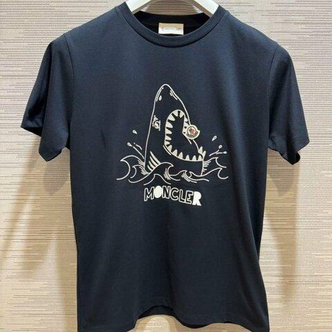 💎Han's house精品服飾💎 moncler 鯊 刺繡 短 T 現貨 青年款=男成人XS S 原價7900