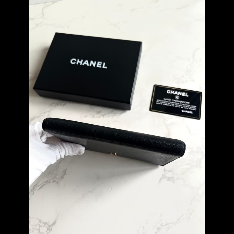 【LA LUNE】稀有中古二手Chanel黑色皮革中短夾旅行護照套錢包男女小手拿袋-3
