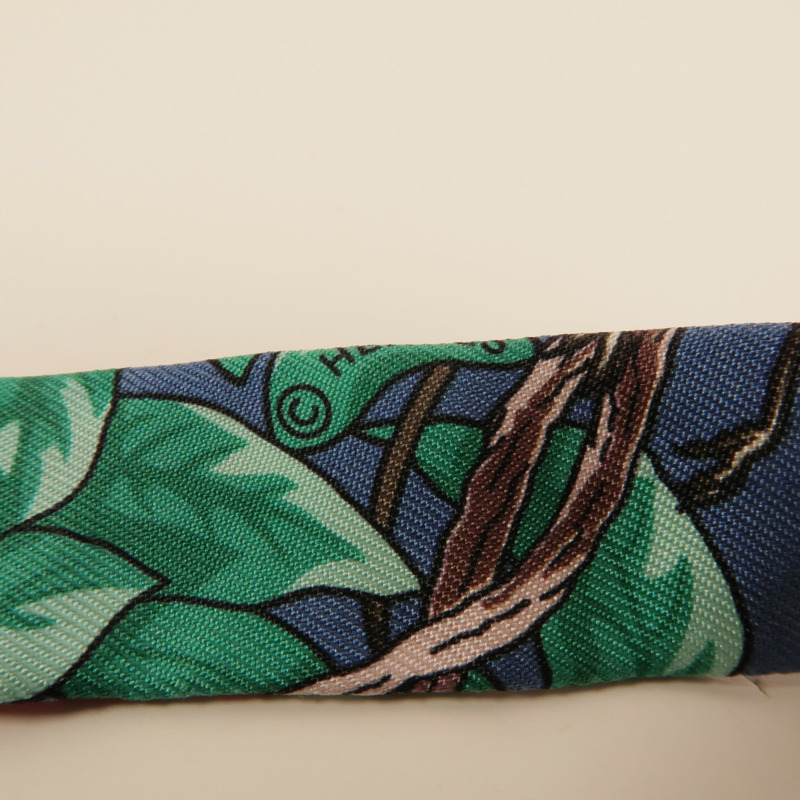 HERMES 絲質Twilly Doll絲巾-6