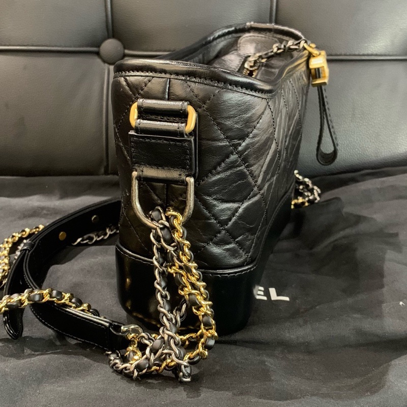 Chanel 香奈兒Gabrielle 流浪包黑金配色 牛皮 小號-1