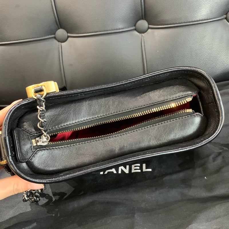 Chanel 香奈兒Gabrielle 流浪包黑金配色 牛皮 小號-4