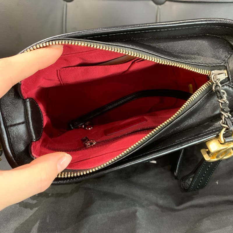 Chanel 香奈兒Gabrielle 流浪包黑金配色 牛皮 小號-6