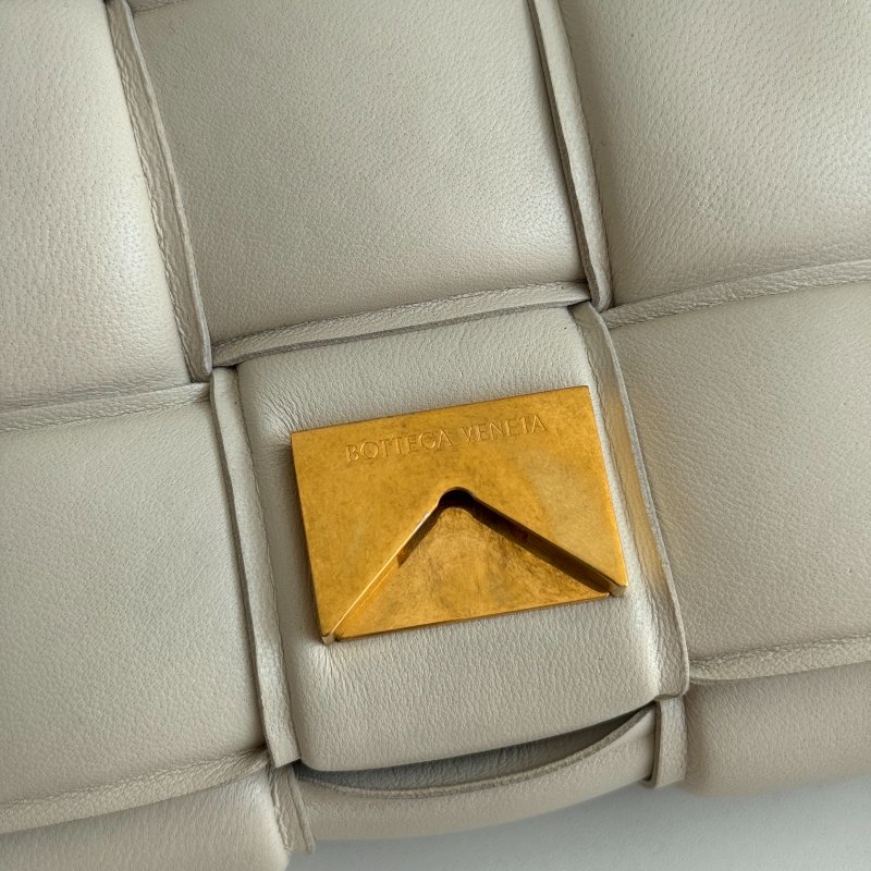 98新🆕 Bottega Veneta Cassette 15格 米白色金釦-7