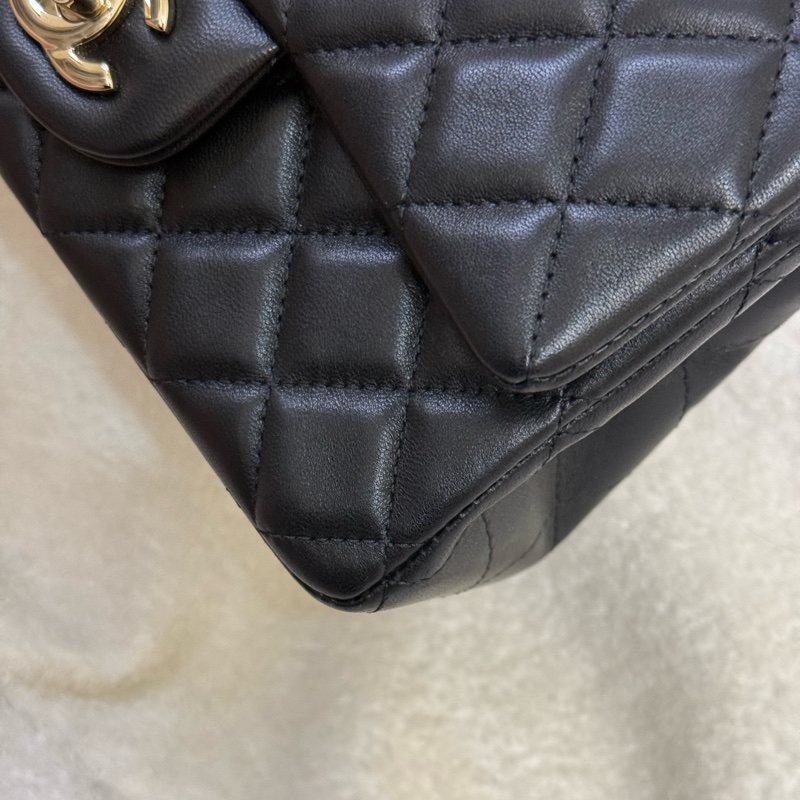 (台灣購證🇹🇼全配) Chanel mini coco 20 黑金羊皮-5