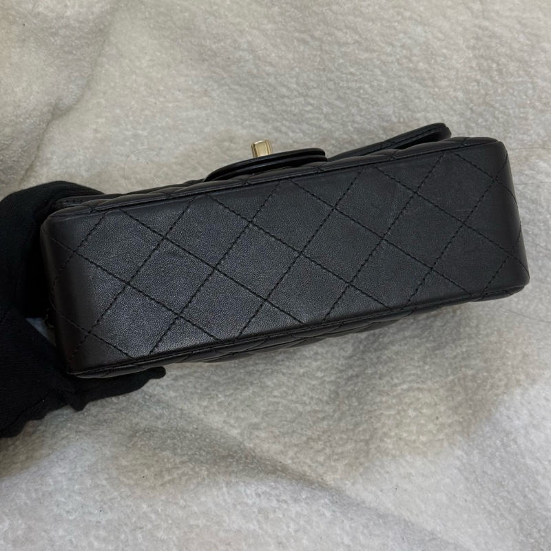 (台灣購證🇹🇼全配) Chanel mini coco 20 黑金羊皮-9