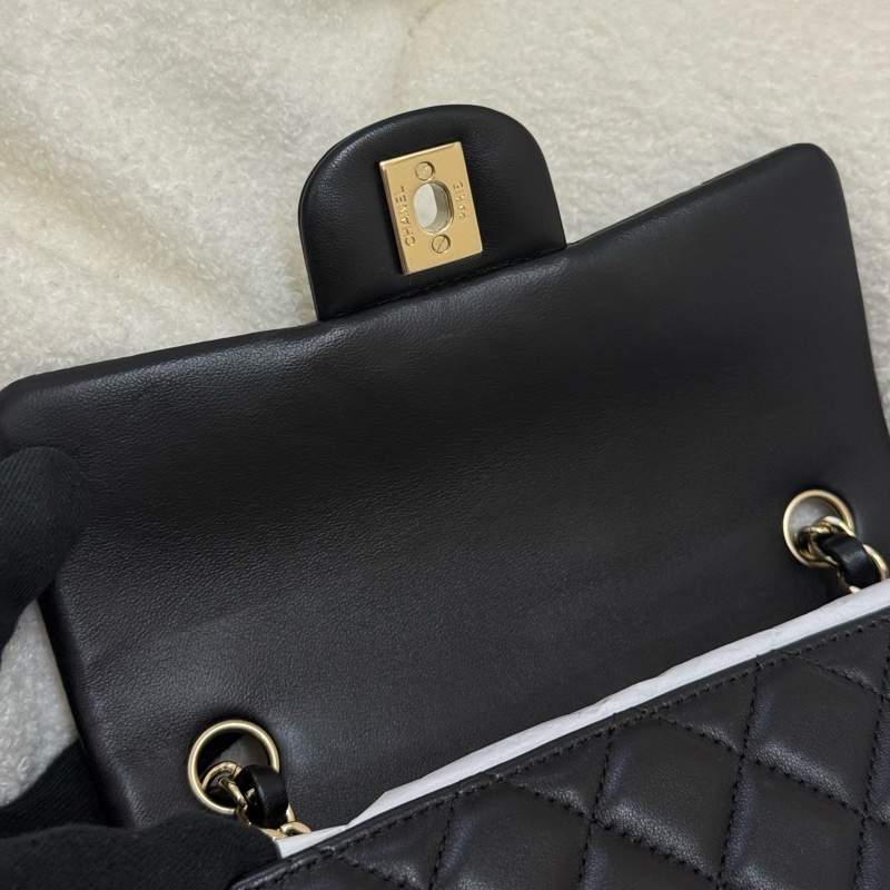 (台灣購證🇹🇼全配) Chanel mini coco 20 黑金羊皮-11