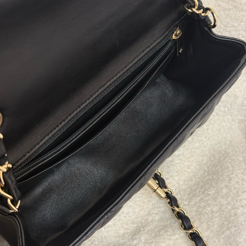 (台灣購證🇹🇼全配) Chanel mini coco 20 黑金羊皮-12