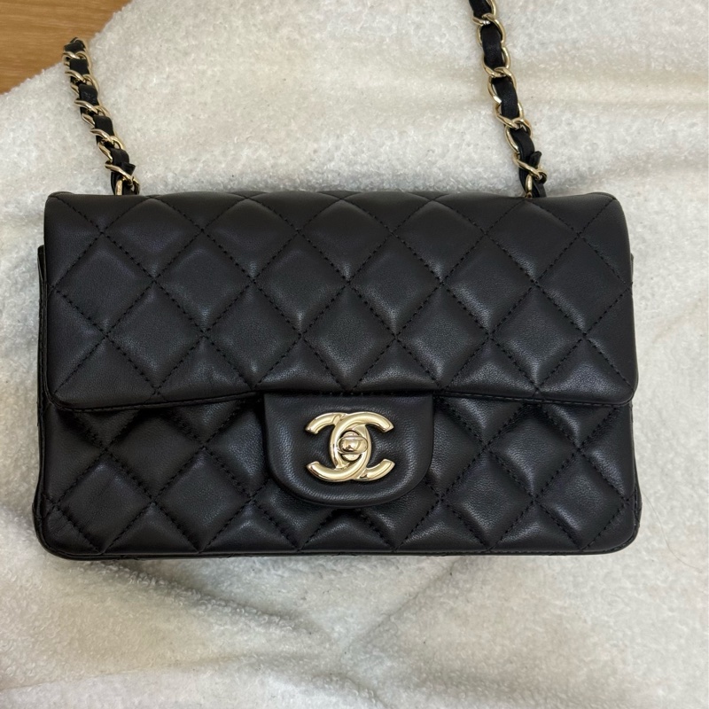 (台灣購證🇹🇼全配) Chanel mini coco 20 黑金羊皮-13