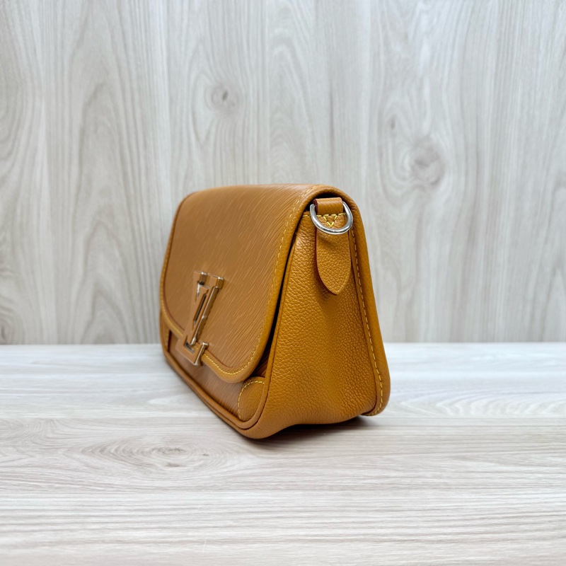 LV 💛EPI牛皮Buci法棍包M59459(超新-3